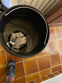 Poubelle de la cuisiné lors de notre arrivée