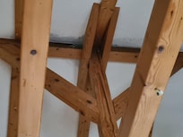 Die Decke feucht - modrig - Schimmel -