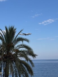 Close to the airport but very little noise in the room