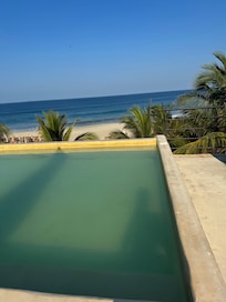 Muy bonita com la vista impresionante pero el agua estaba sucia