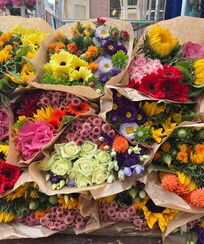 Fanns på torget. Fantastiska buketter för en hundralapp.