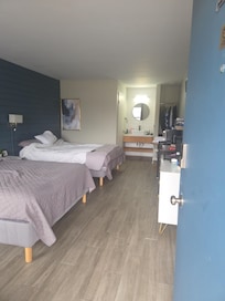 This is the 2nd room , much nicer and cleaner.