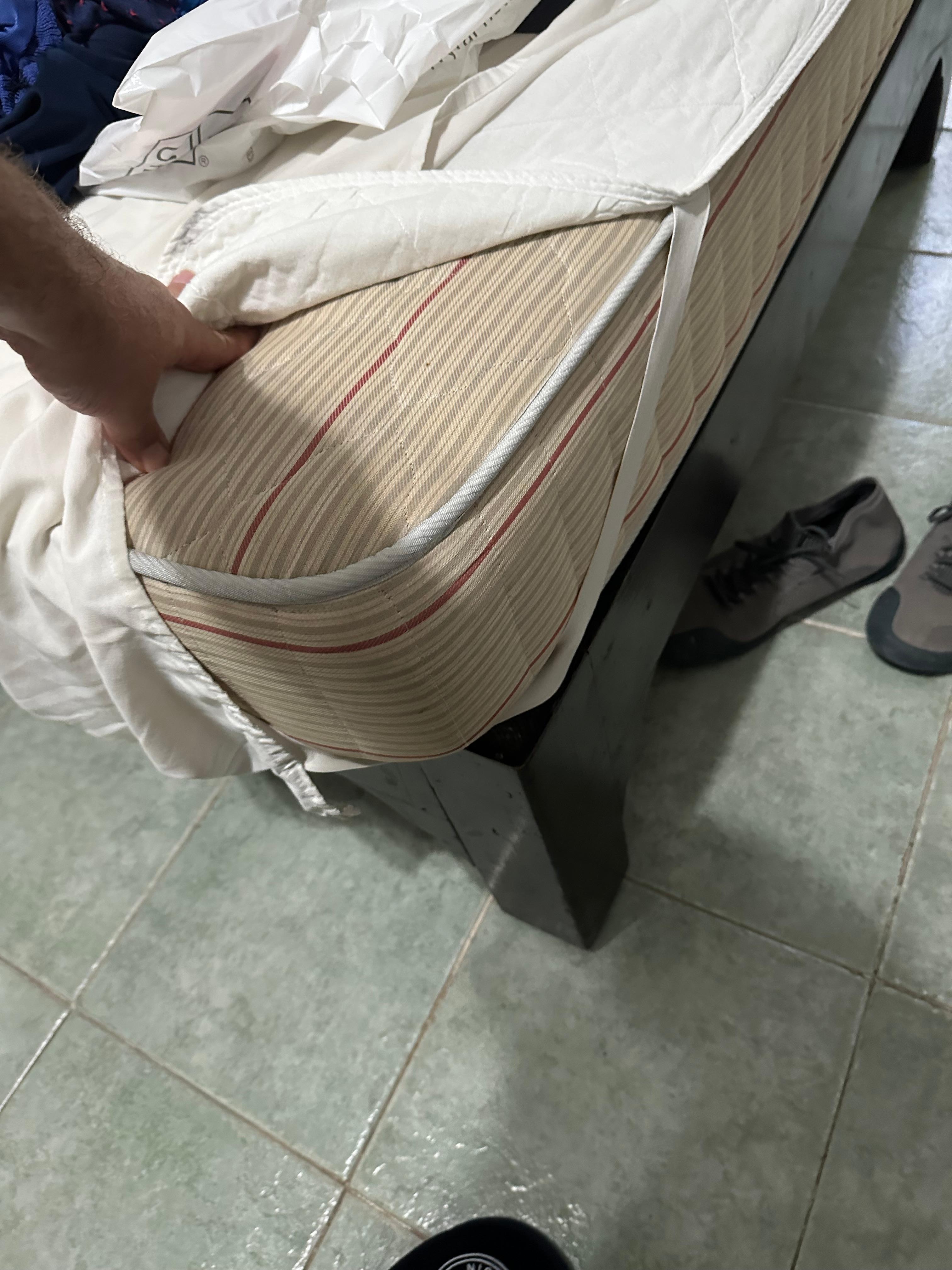 los colchones de la habitación 16 sumamente duros 