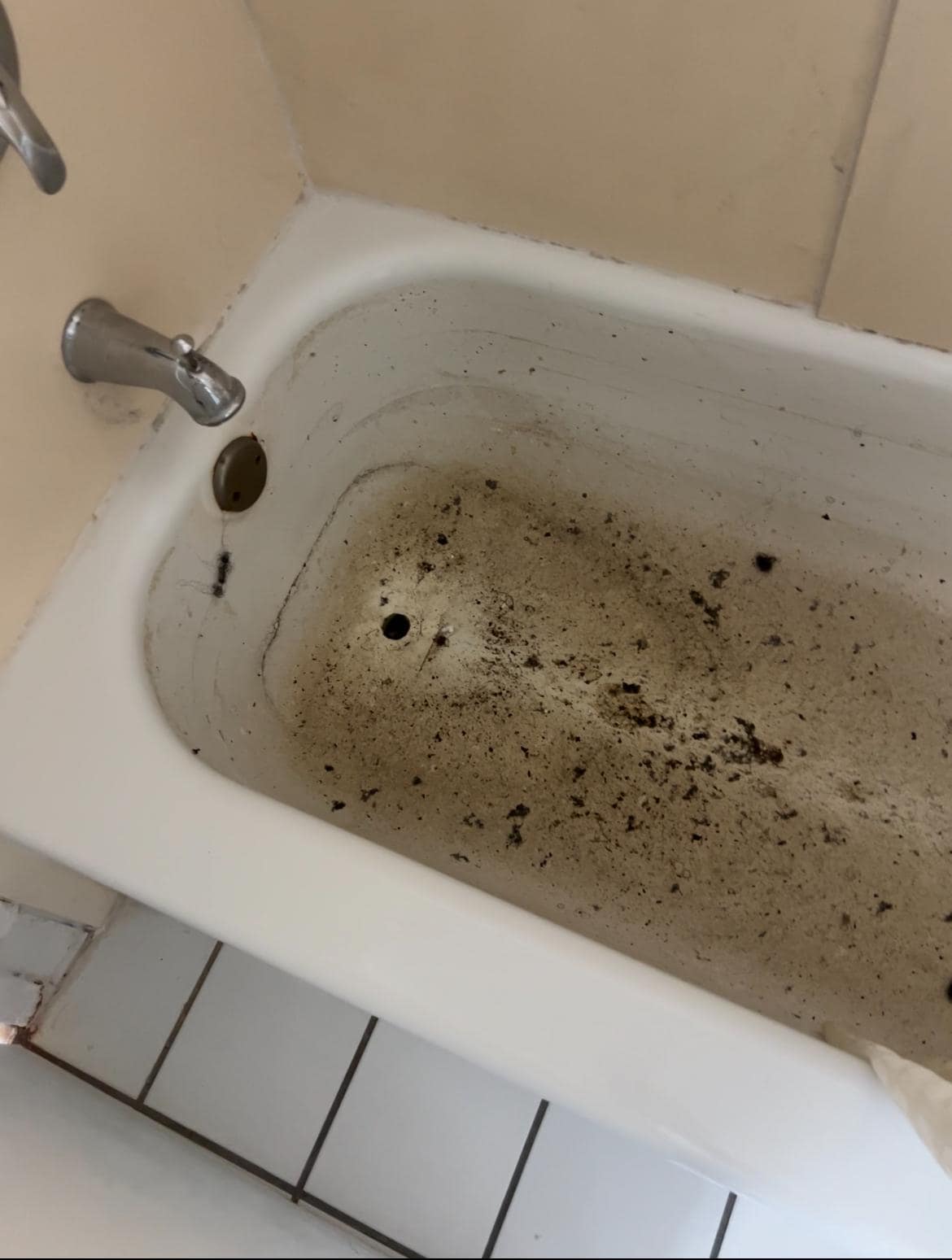 This was the tub of the room that I was first assigned.