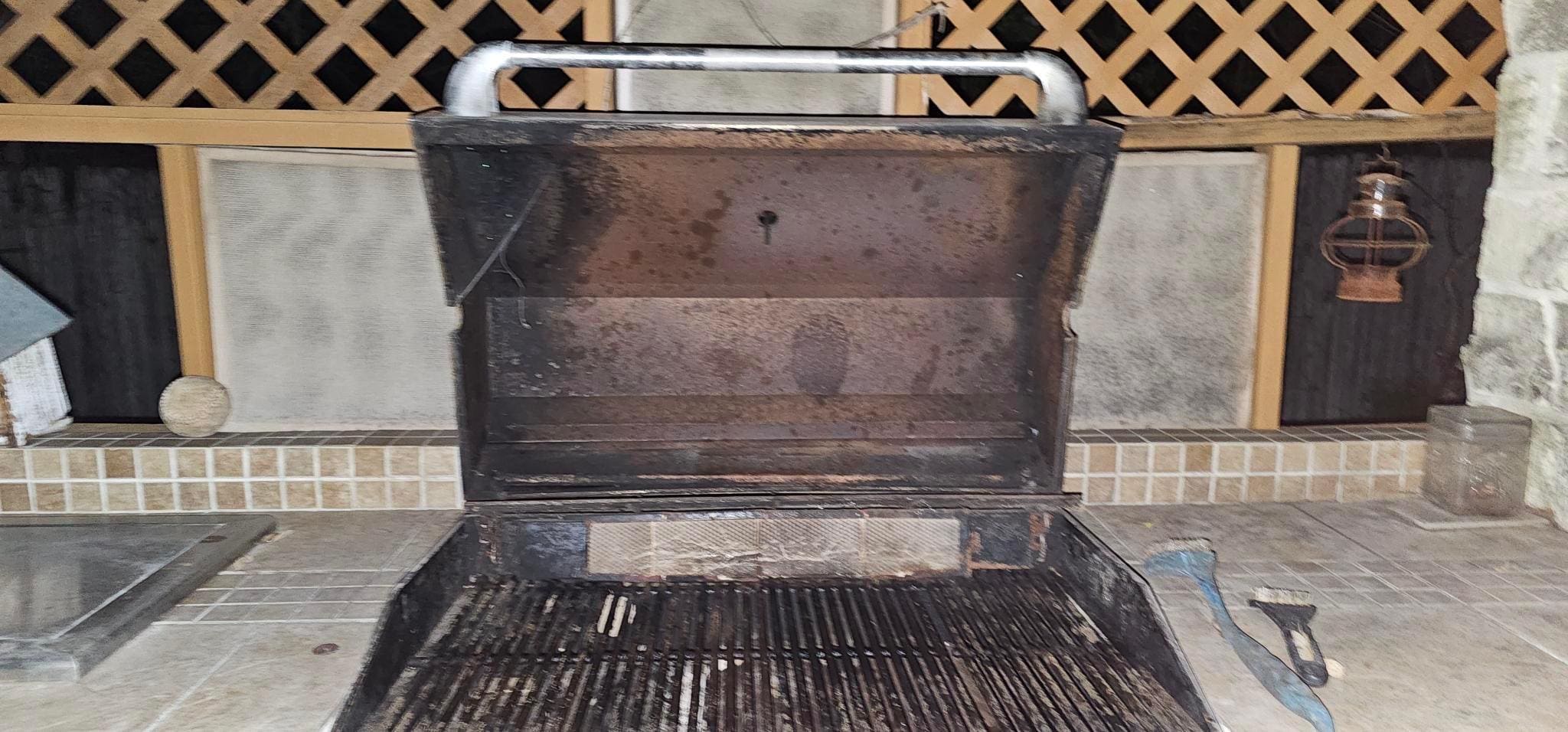 This grill is so rusted and dirty it is not useable.