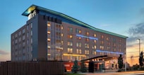 Good location, easy to get to, great parking. Awesome shopping & restaurants