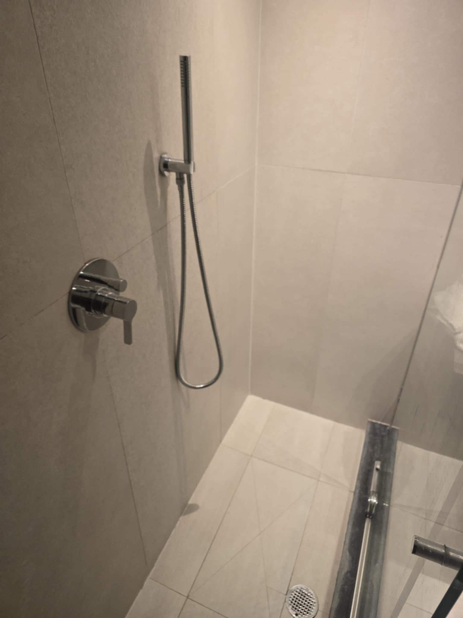 WTH is up with this shower 