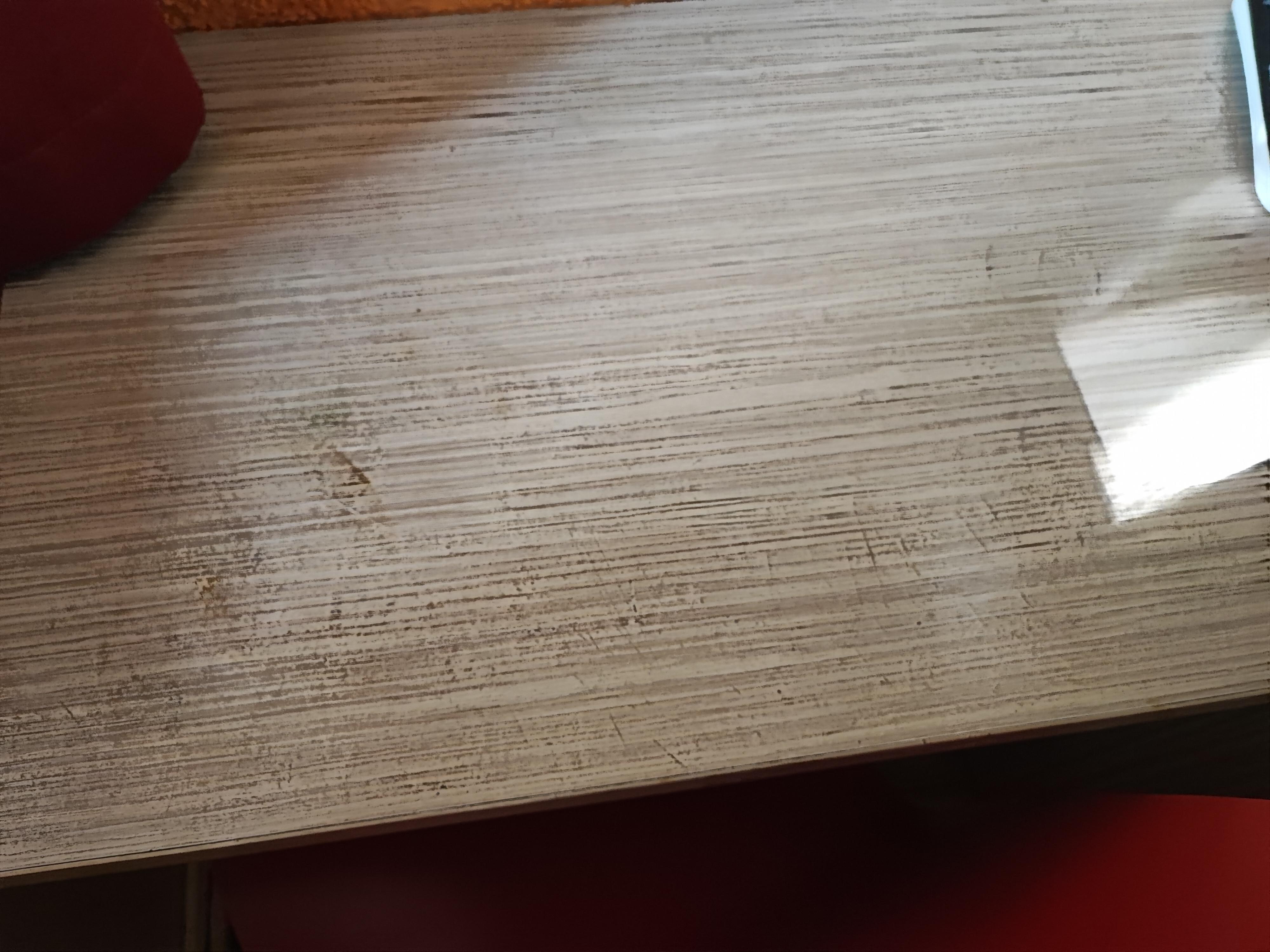 Suciedad en mesa