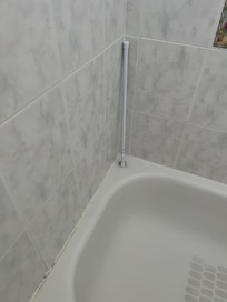 Broken makeshift towel bar