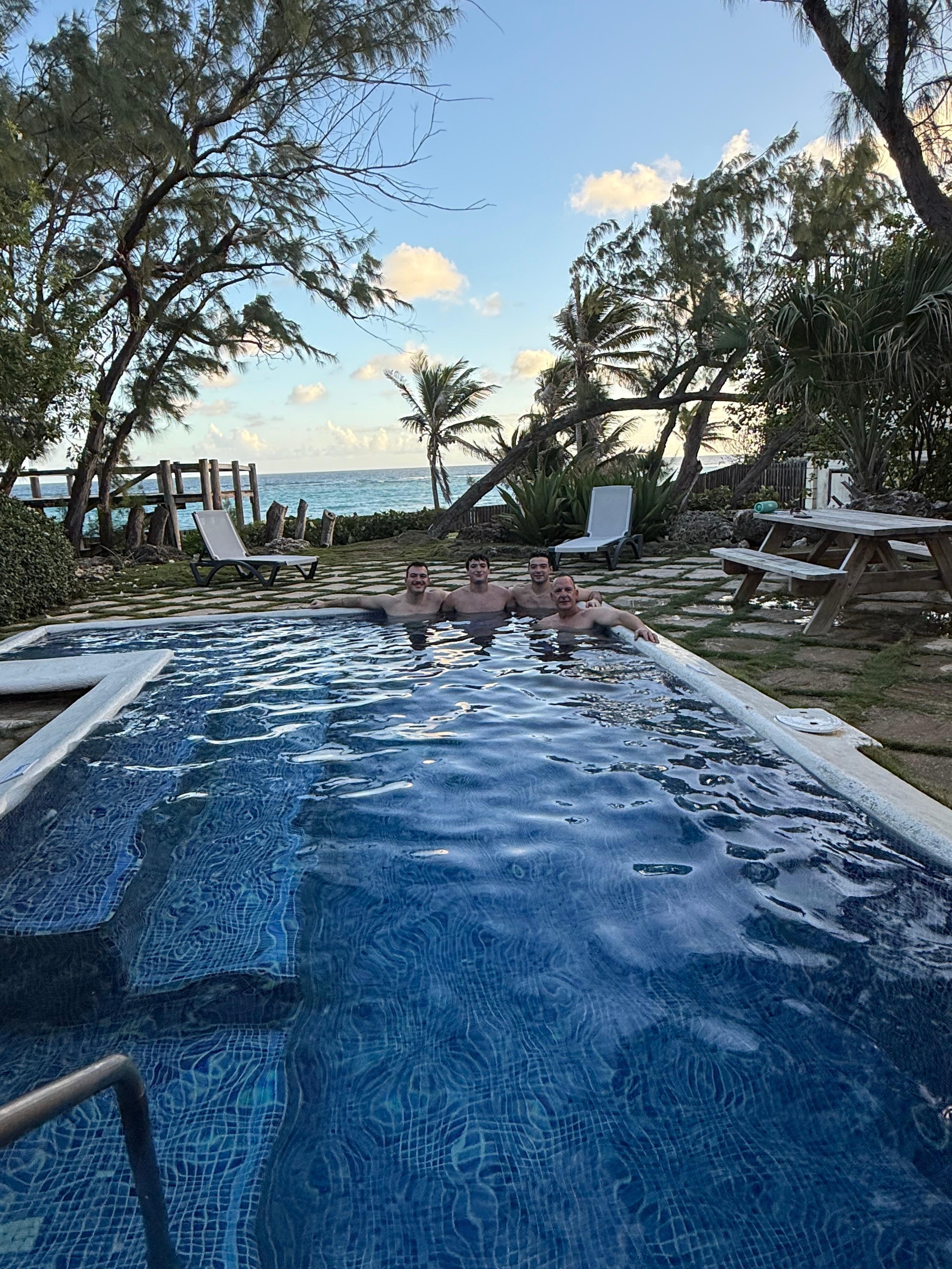 Spotless pool and spacious too. 