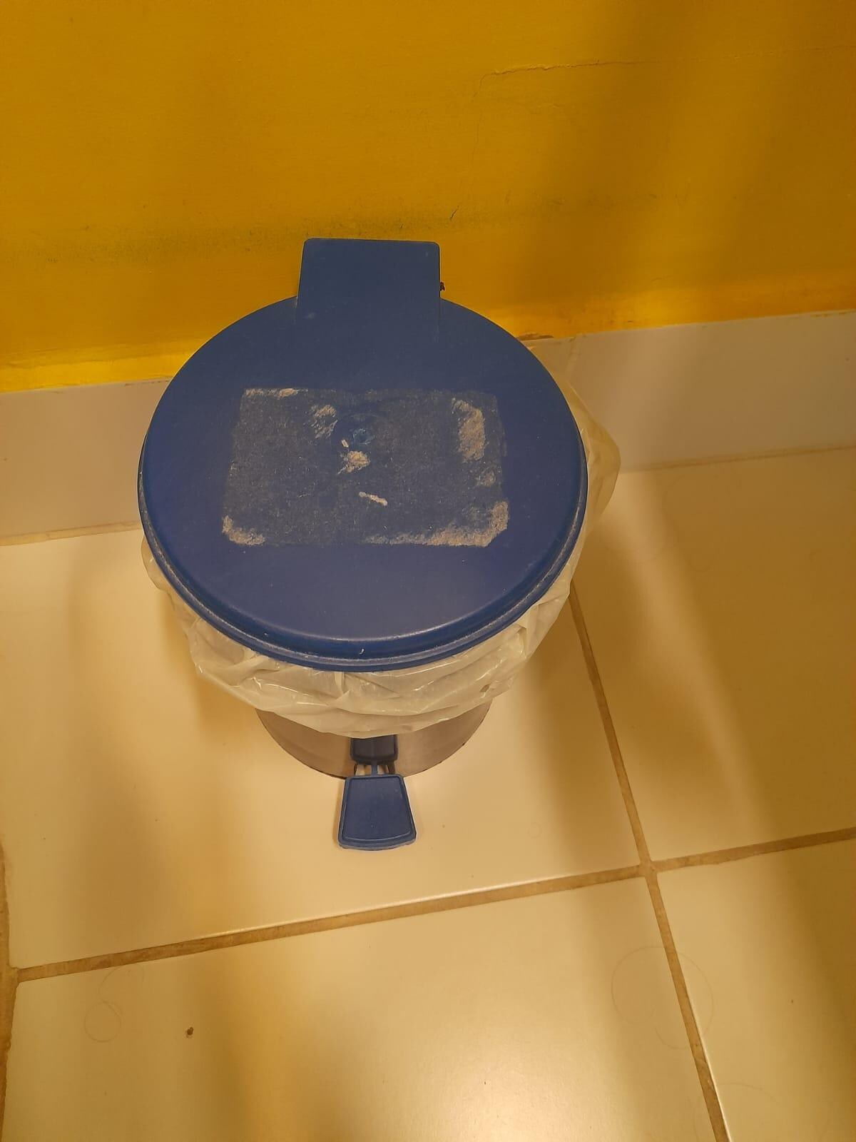 Lixeira que o pedal não funciona.