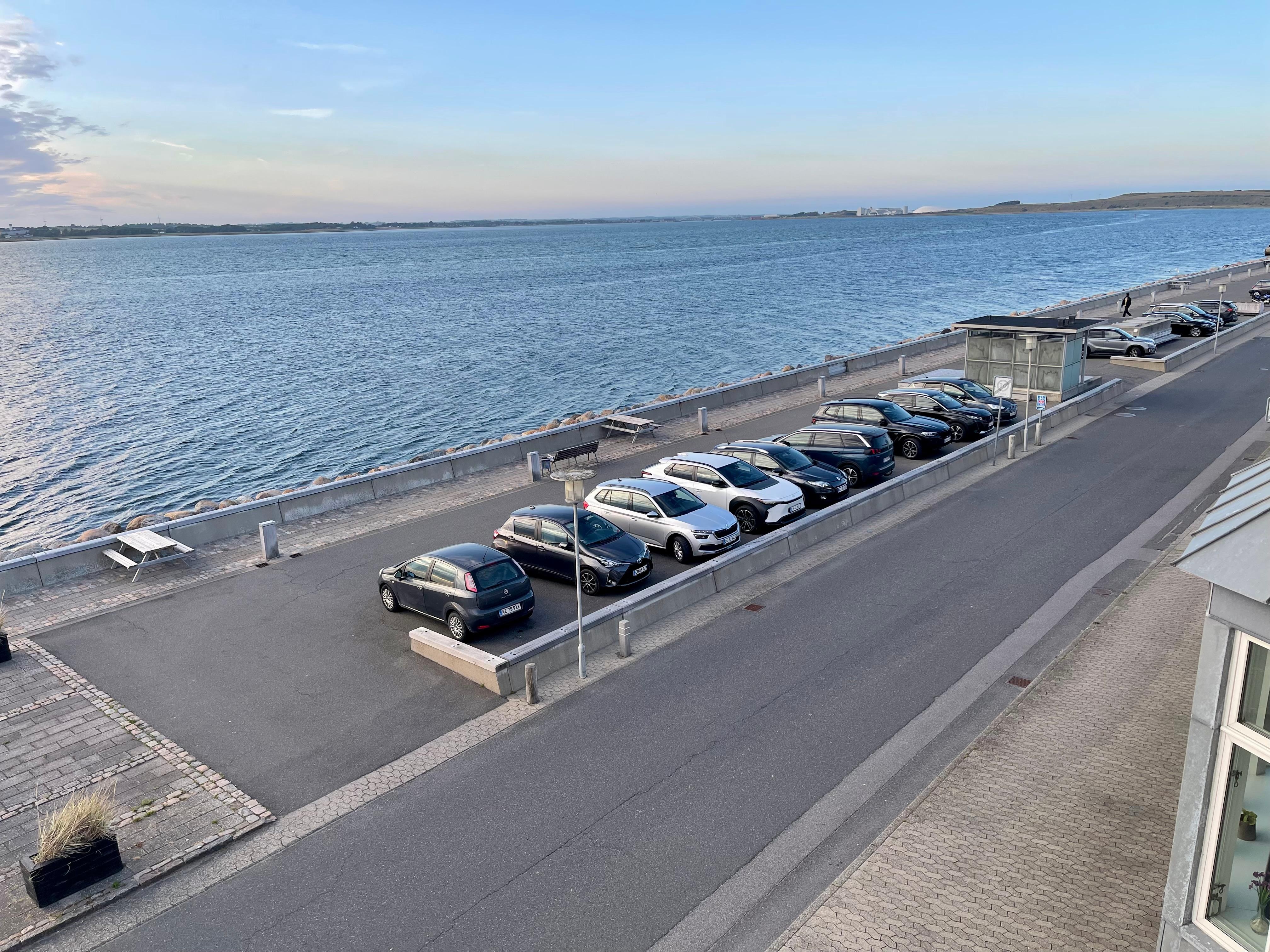 Gratis parkering og mulighed for opladning af elbiler.