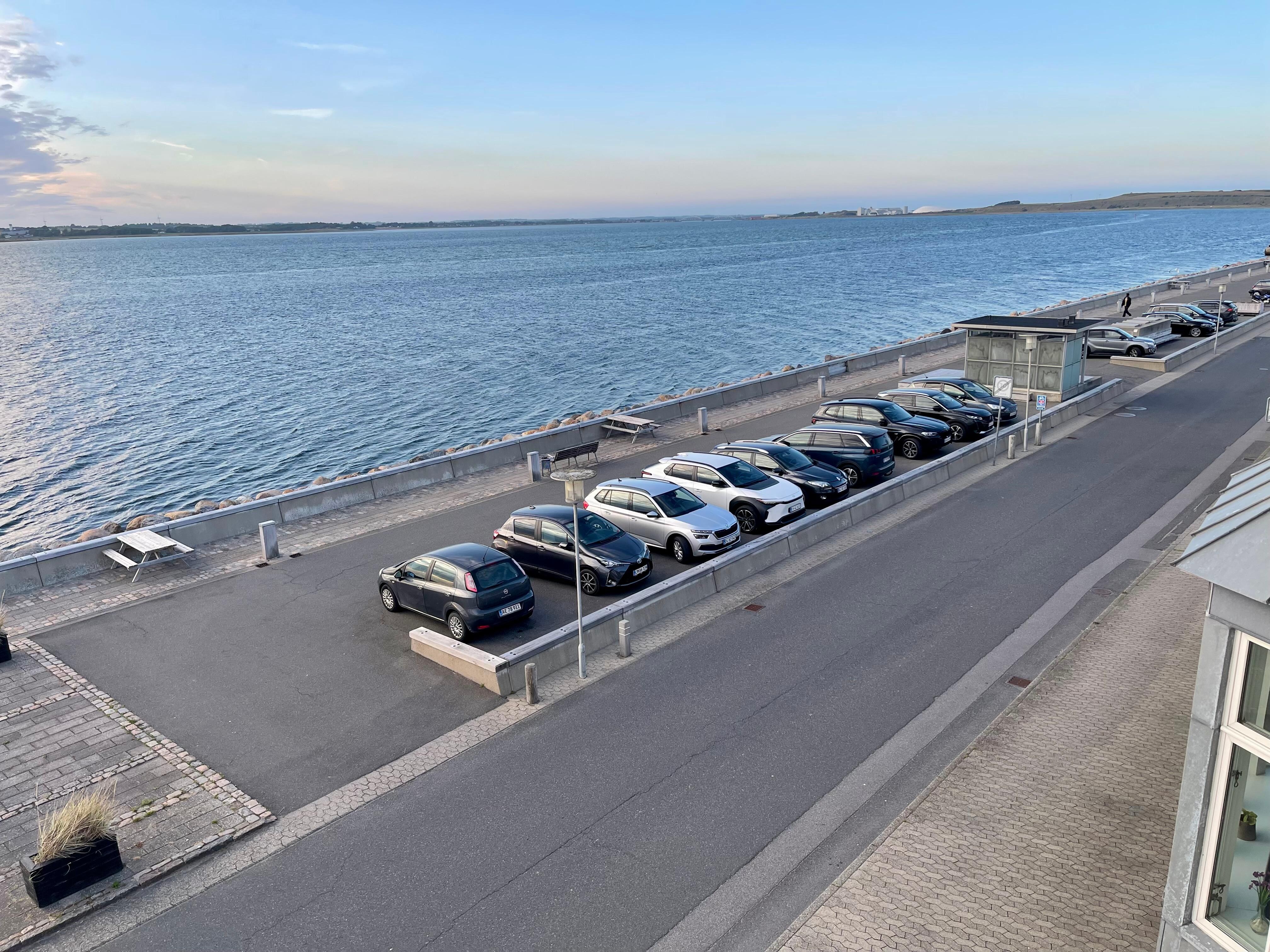 Gratis parkering og mulighed for opladning af elbiler.