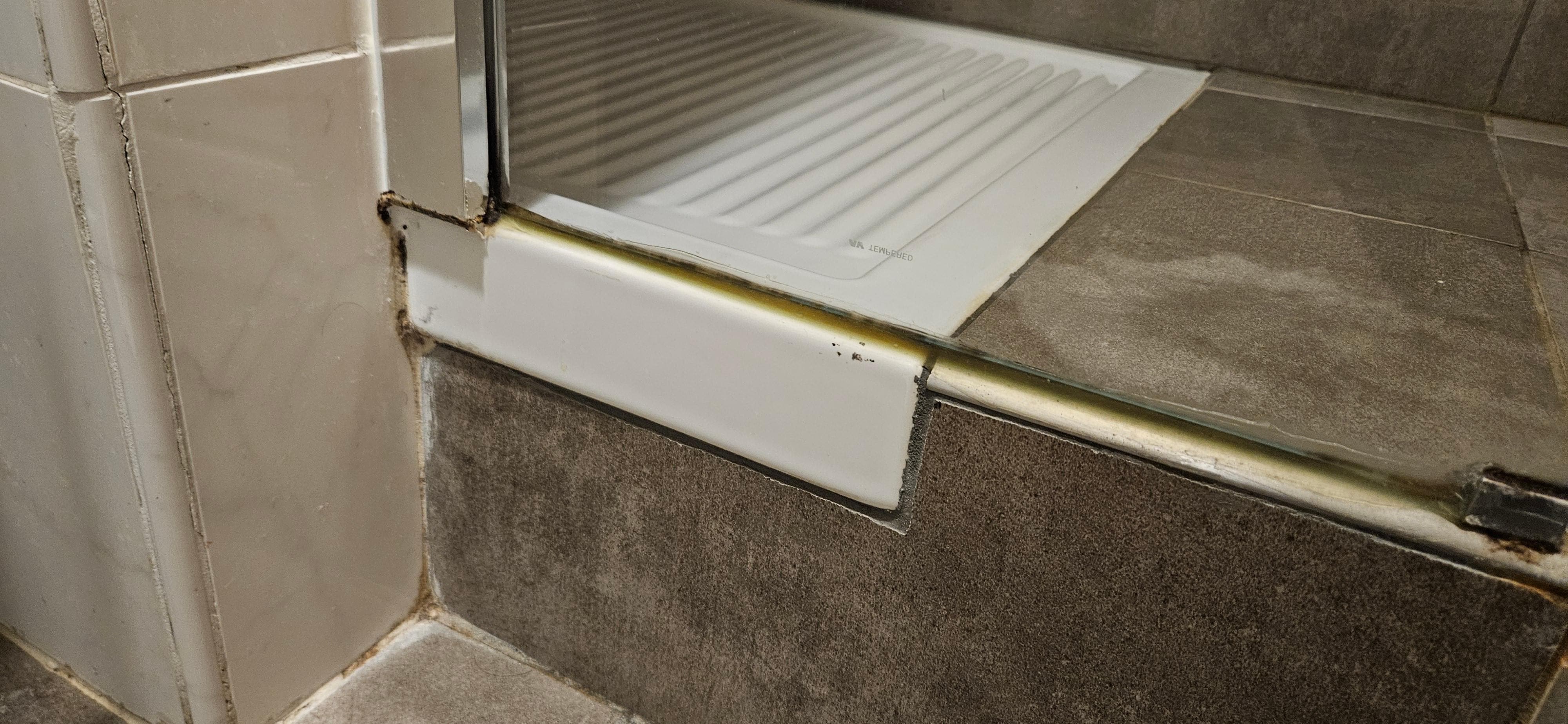 4성급 호텔이라고 하기에는 너무 낮은 수준의 시설 및 관리