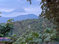 Tram going up Ober Mountain