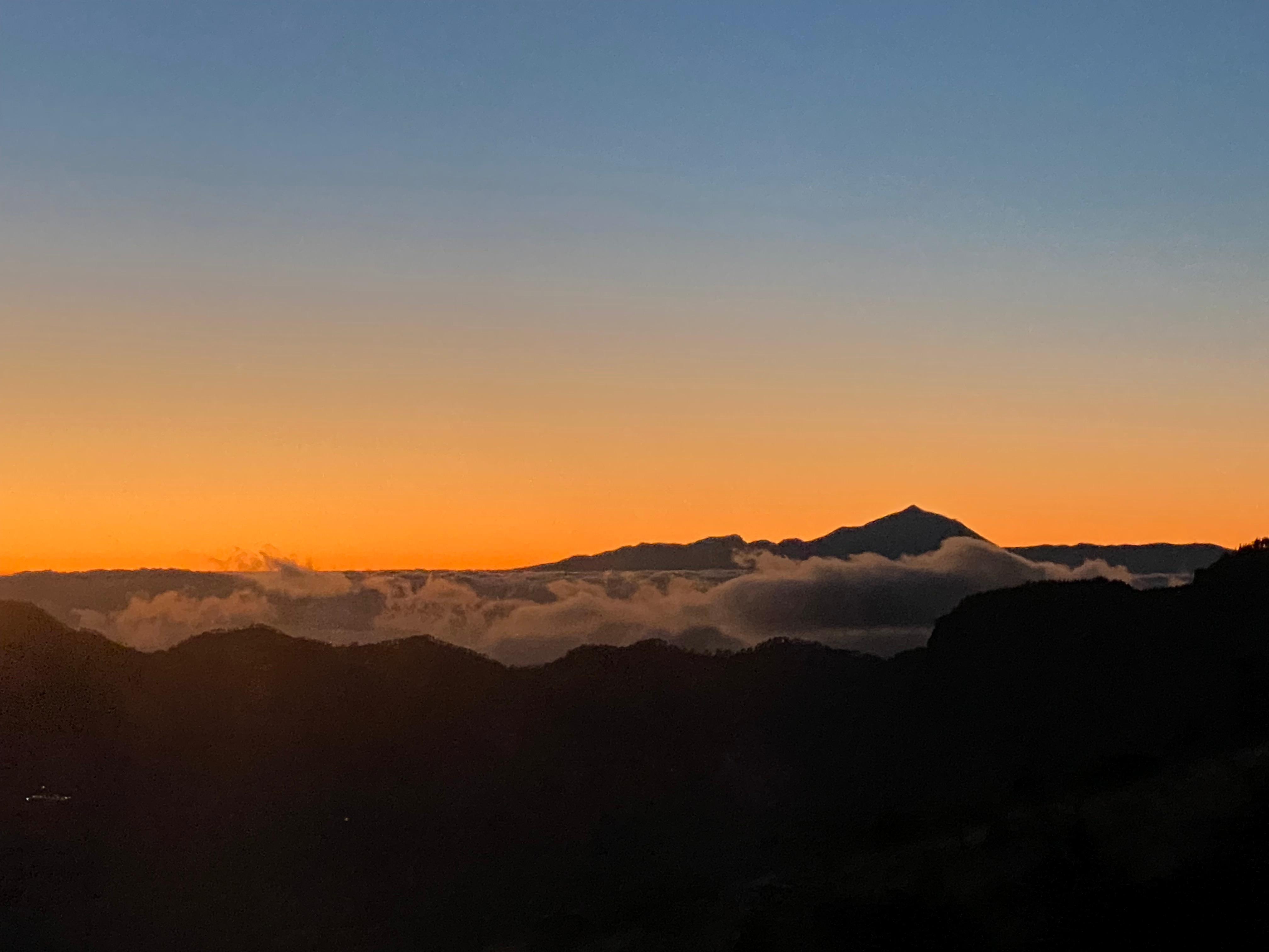 Tenerife med Teide i fjärran. 