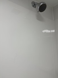 Mur douche à arrivée