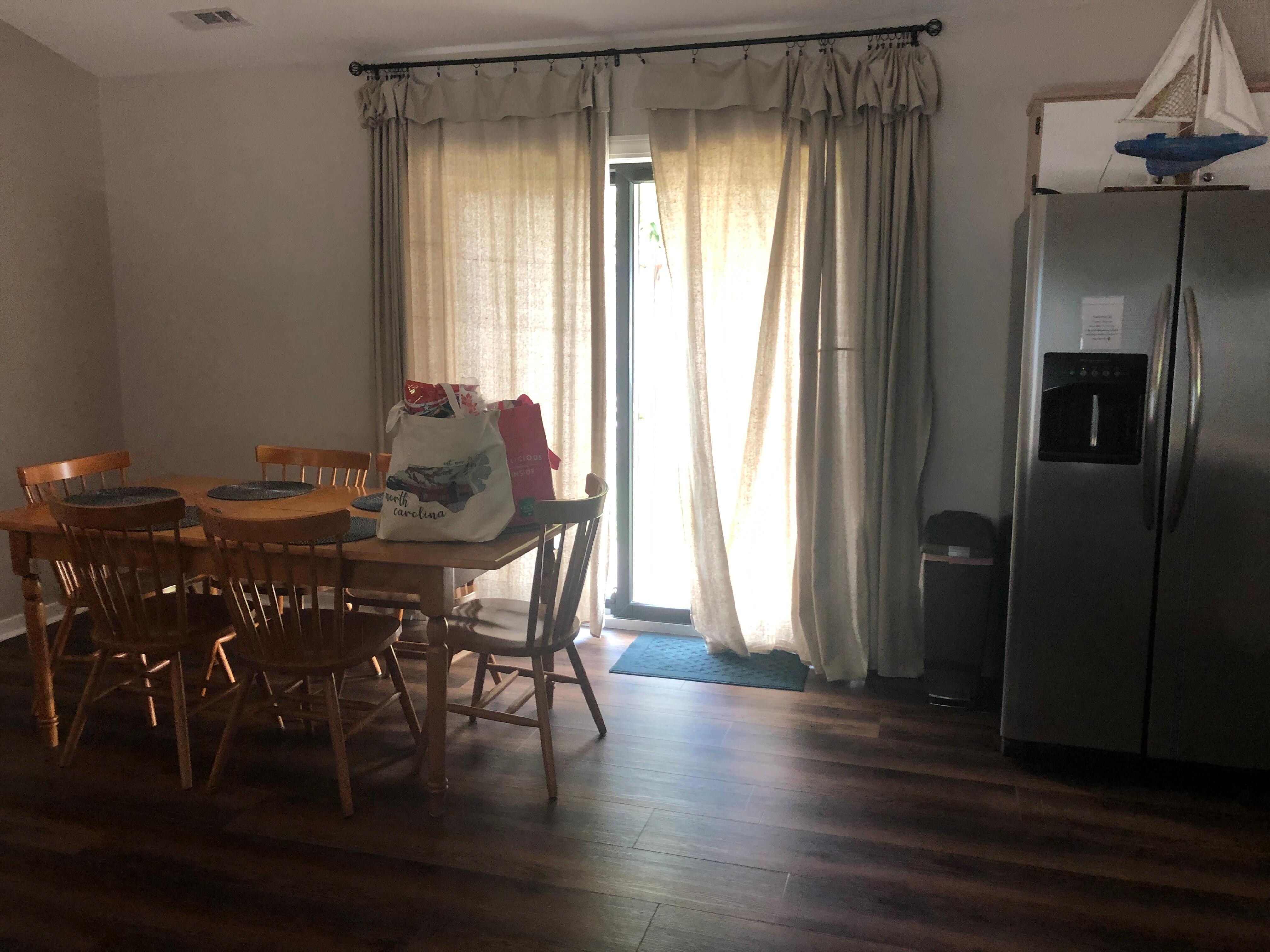 dining room seats 6