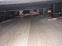 Sängyn alla todella likaista