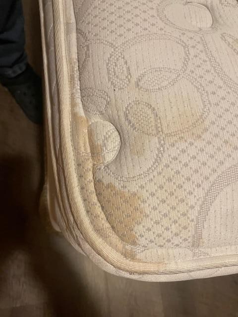 Lifted up sheets to see if there were bedbugs revealed the condition of the mattress