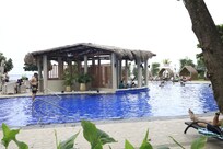 Loved the swim up bar