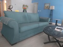 Dirty couch, definitely not new like the listing claims.