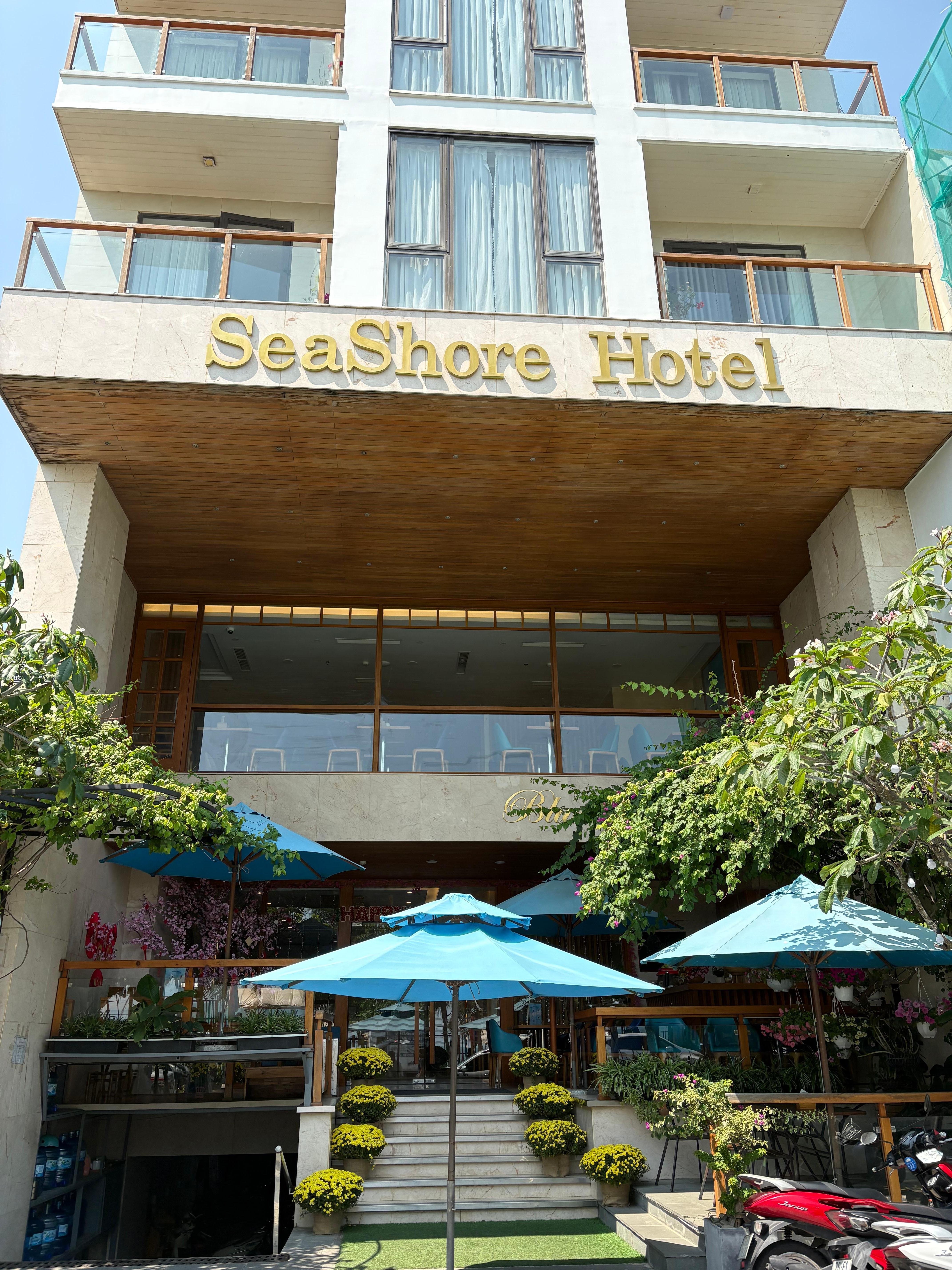 Front entrance of hotel 