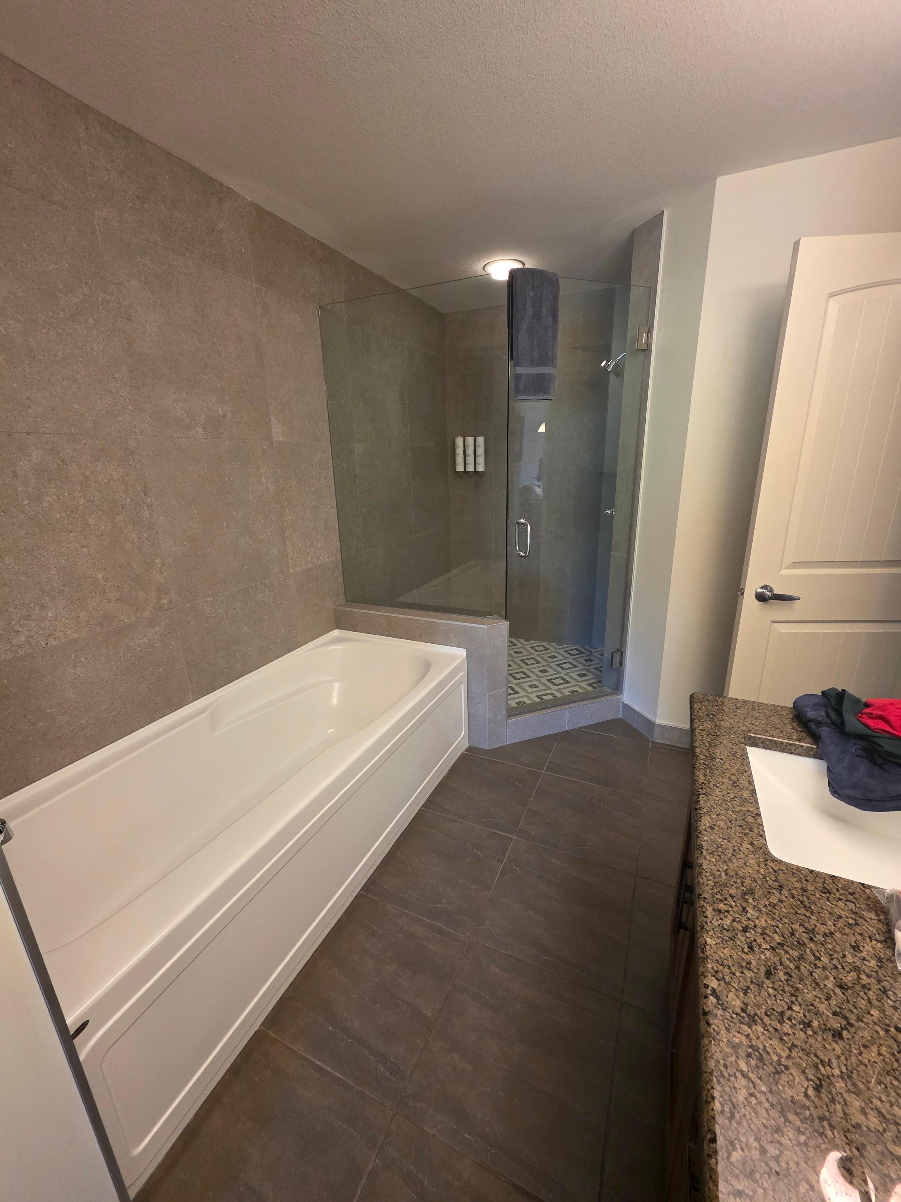 Bathroom - that tub!