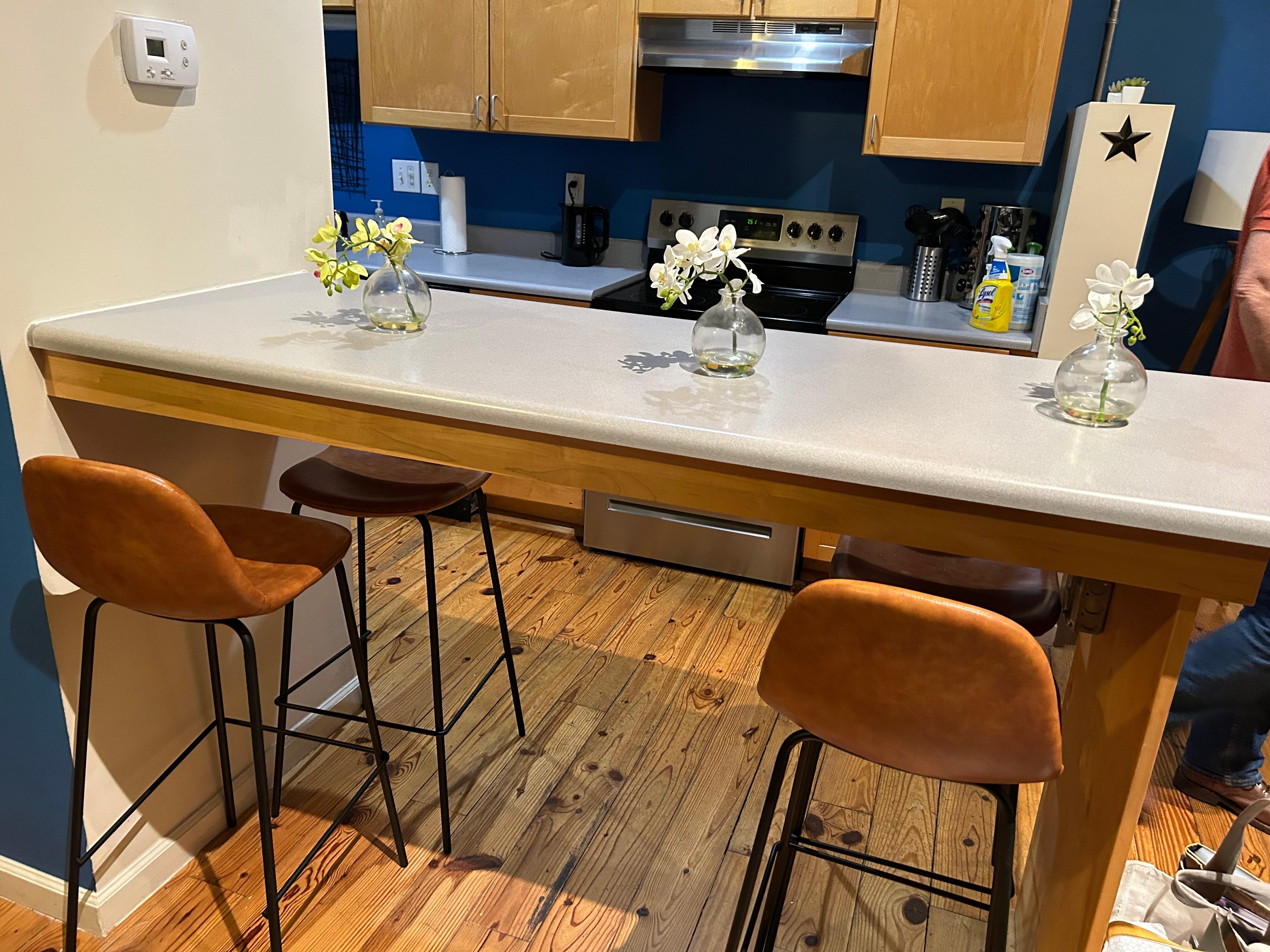 Kitchen seating / additional workspace (no dining table but large coffee table)