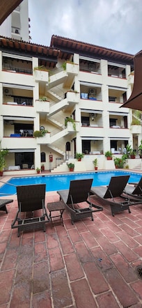 Vue de cote a partir de la.piscine