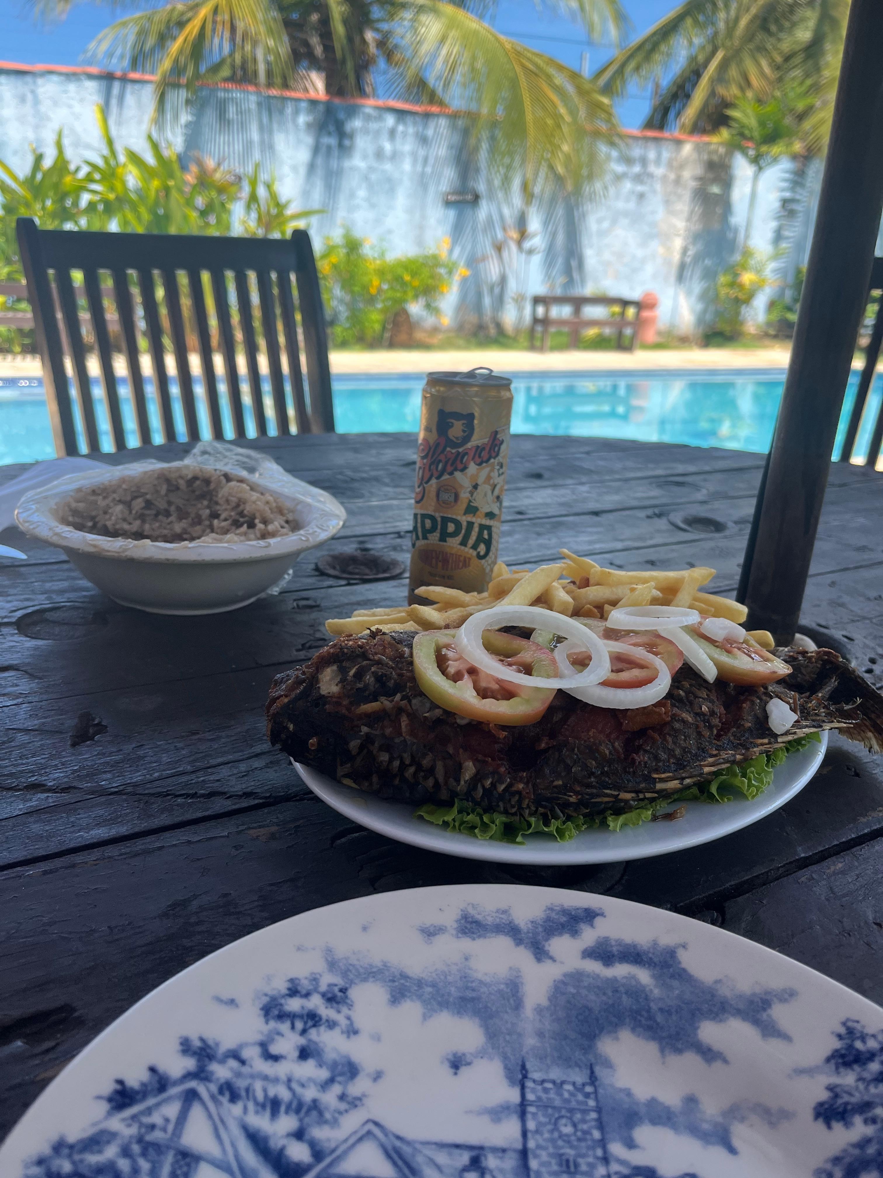 Almoço na piscina