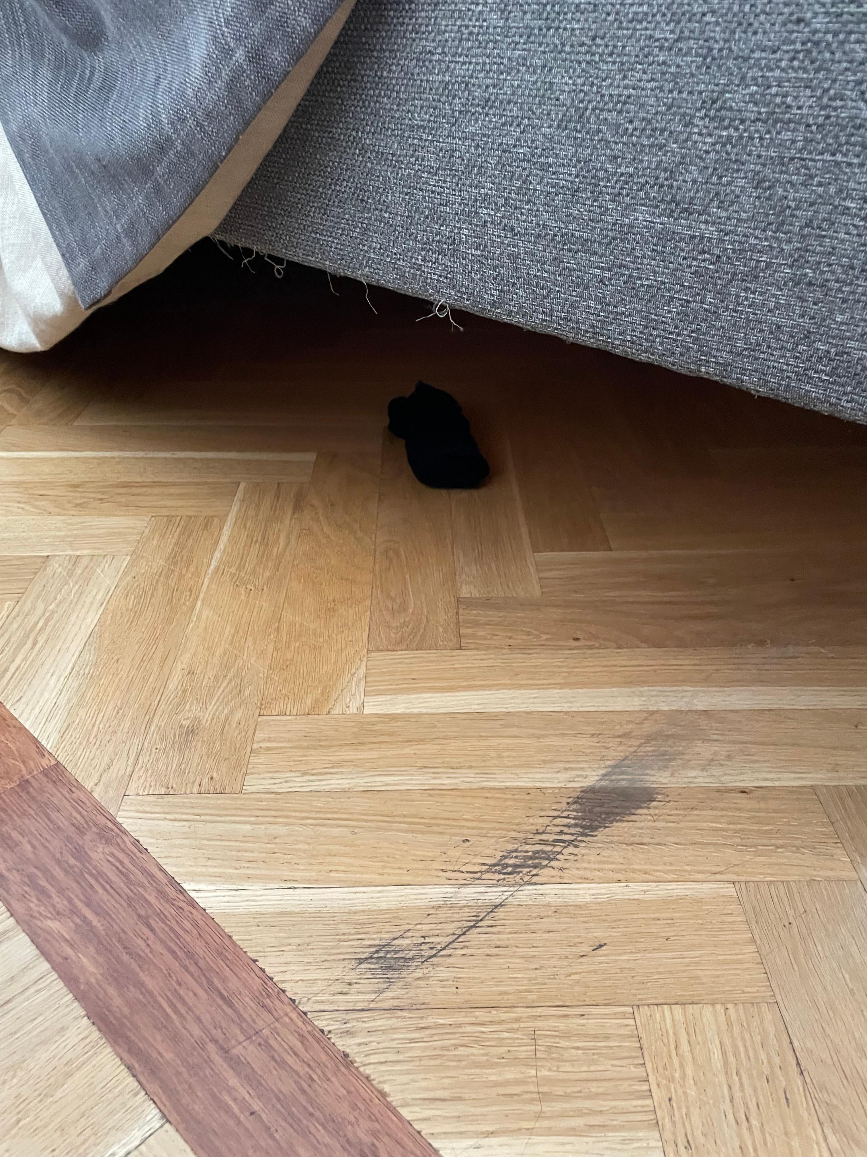 Efterladt sok under seng