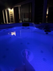 Massive 8 person hot tub