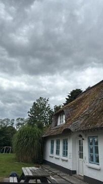 Vor dem Haus