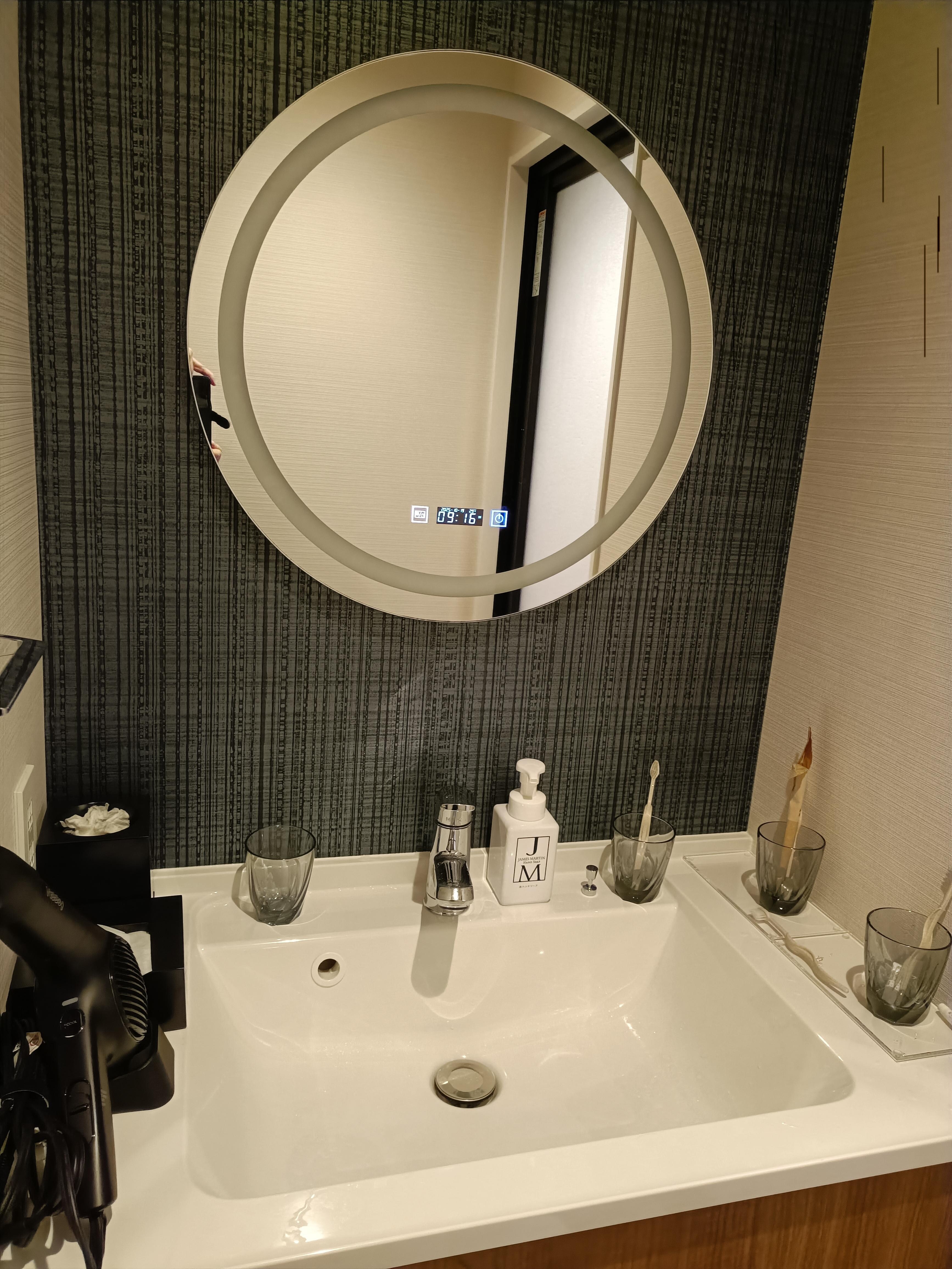 時計とか付いたおしゃれ鏡