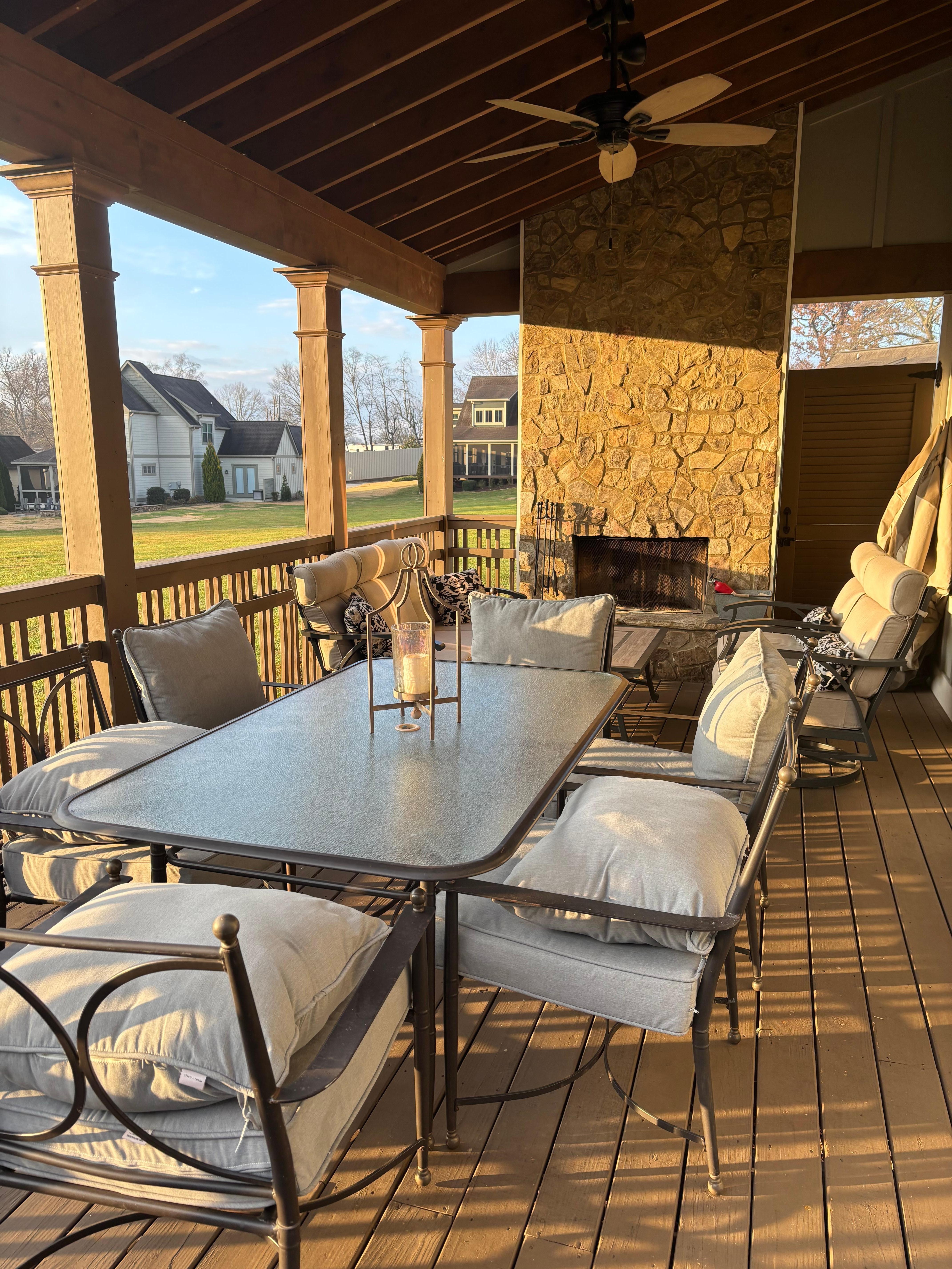 Outdoor area for relaxing by an outdoor fire