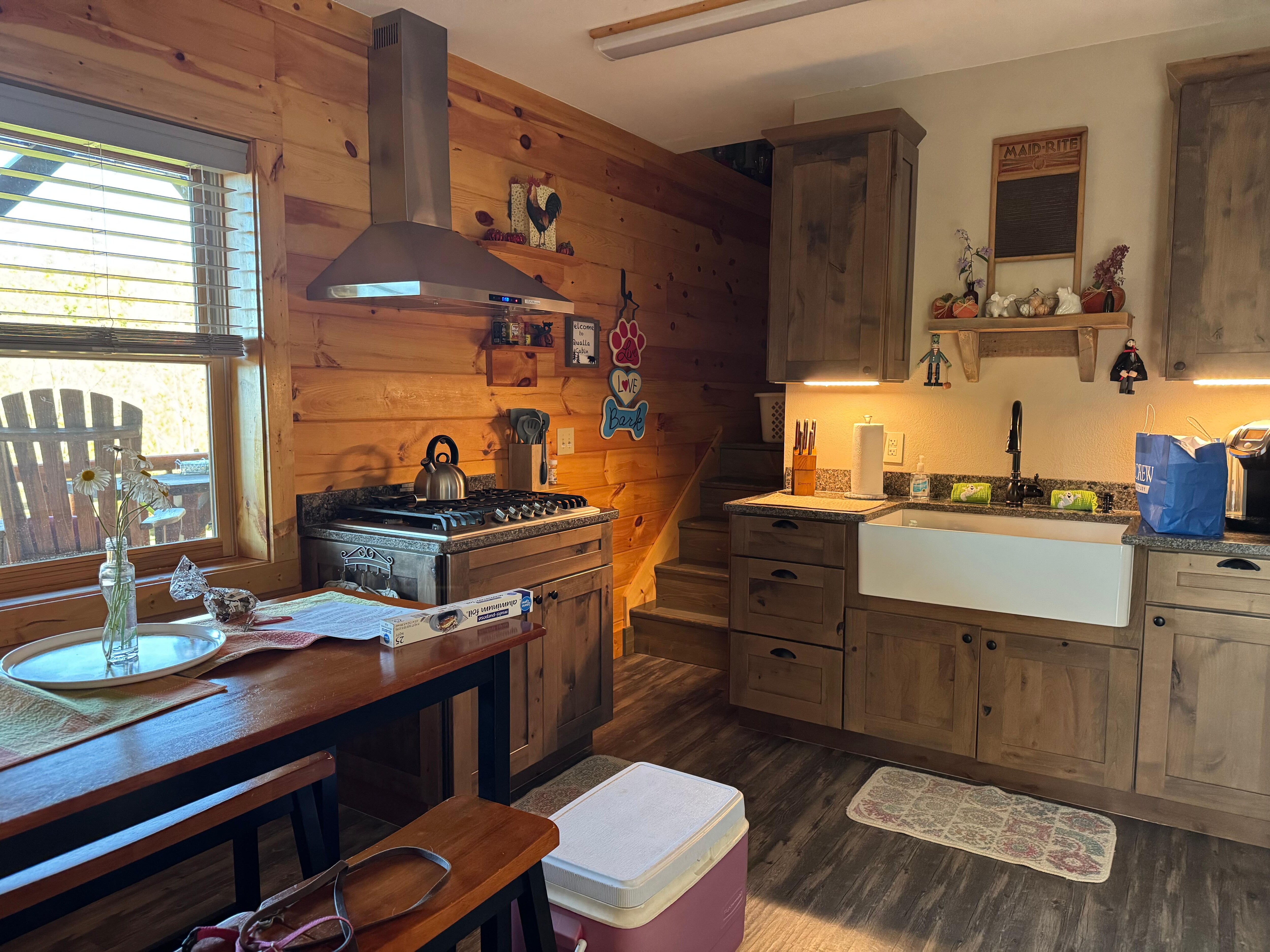 Eat-in kitchen with high end appliances