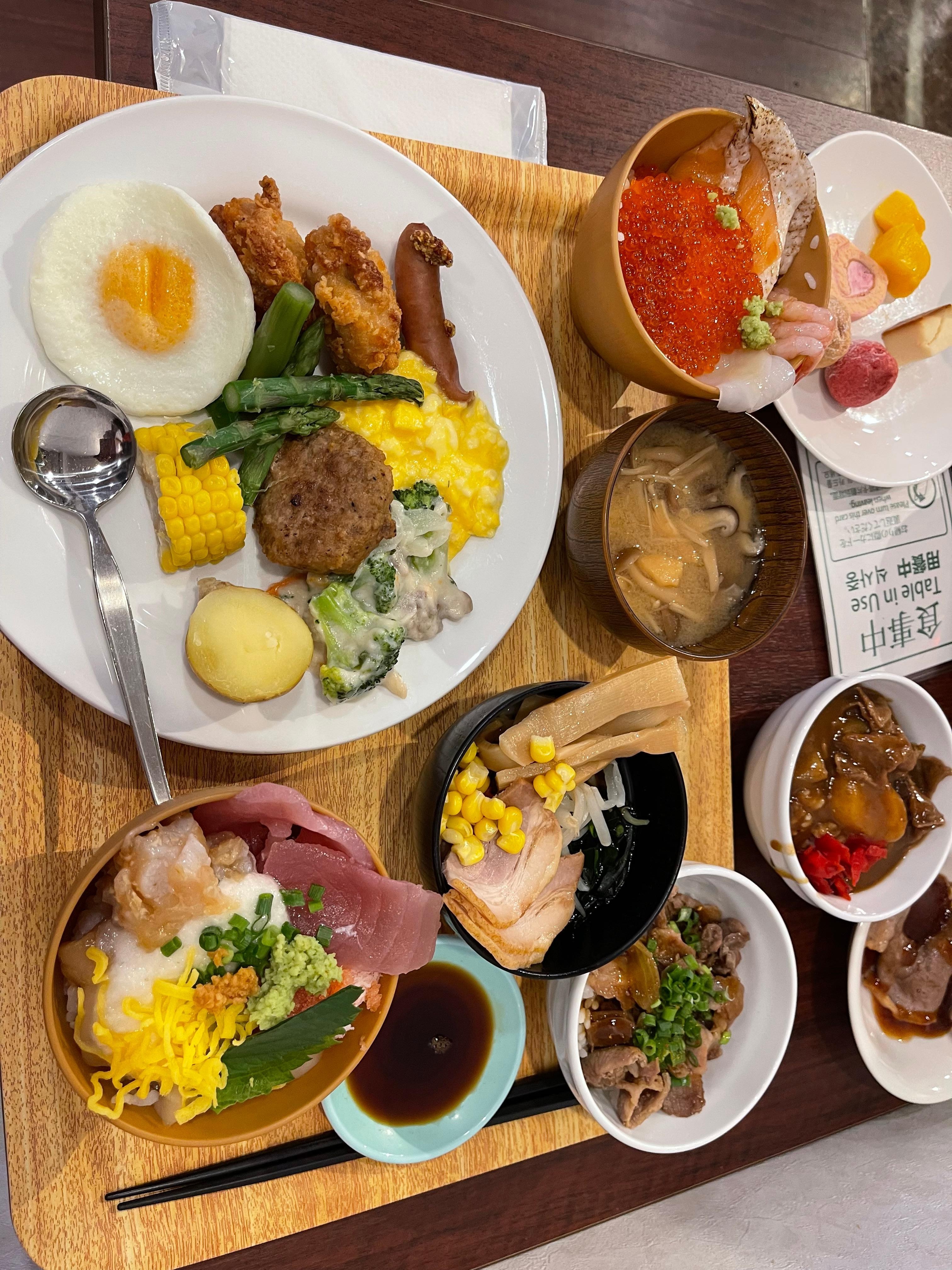 食べ過ぎ確定の豪華な朝食ビュッフェ