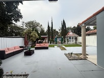 Perfect and peaceful yard for morning cafecito!