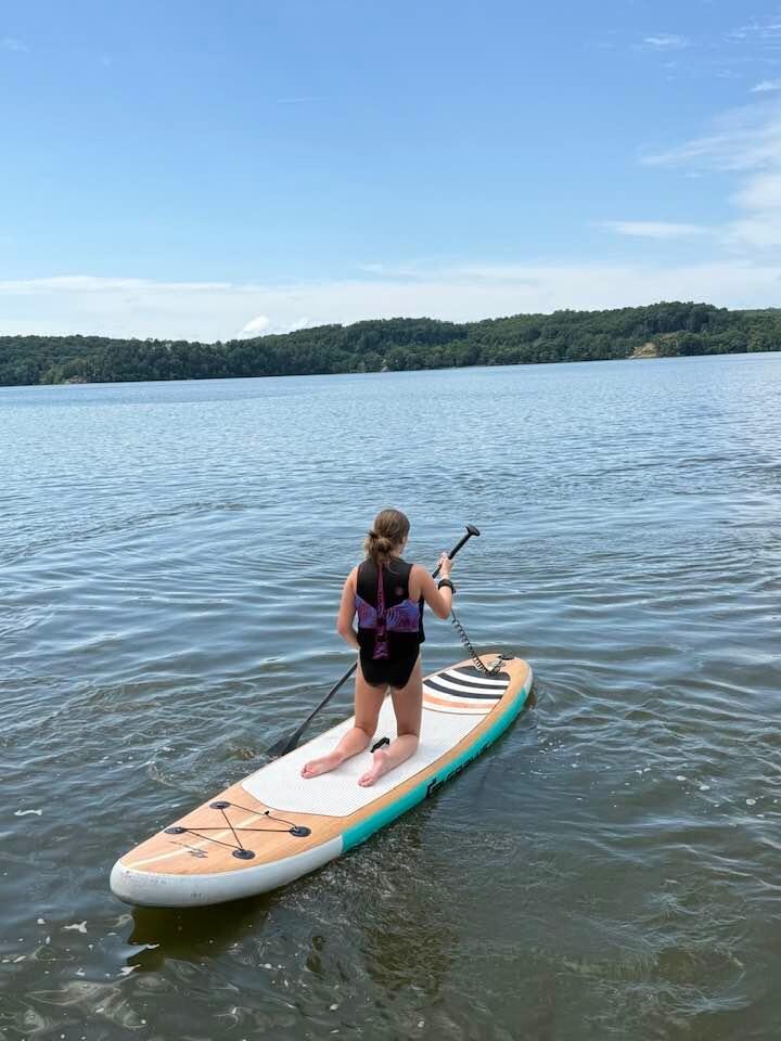 Inflatable paddleboard is included.