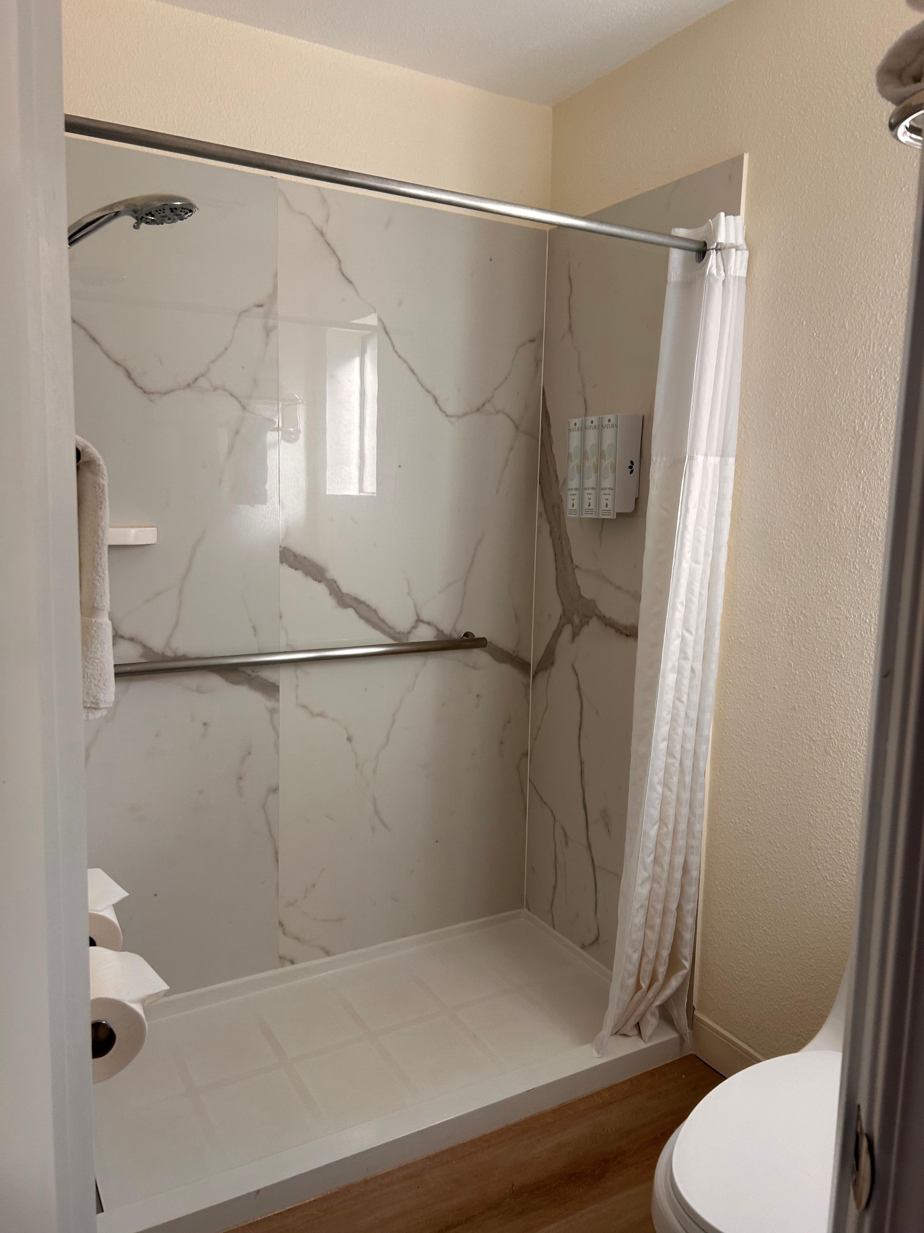 Great water pressure and lots of hot water in the shower. 