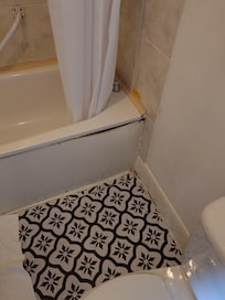 Damaged leaky bath