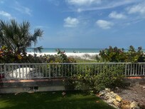 Private path to beach ❤️