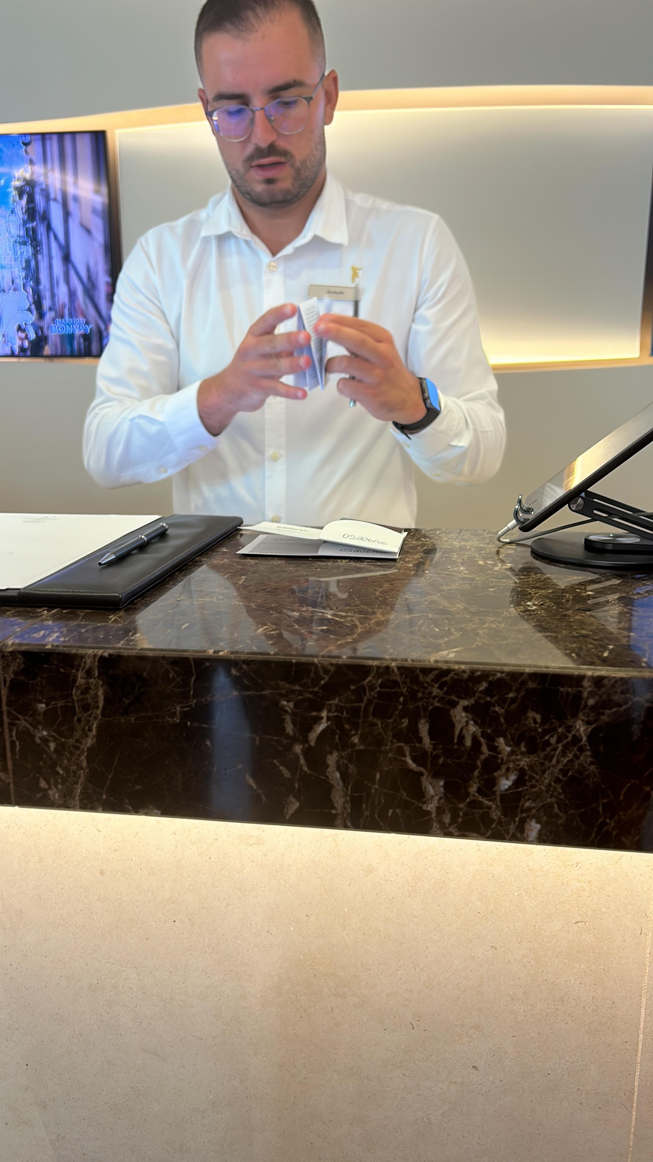 Receptionist 