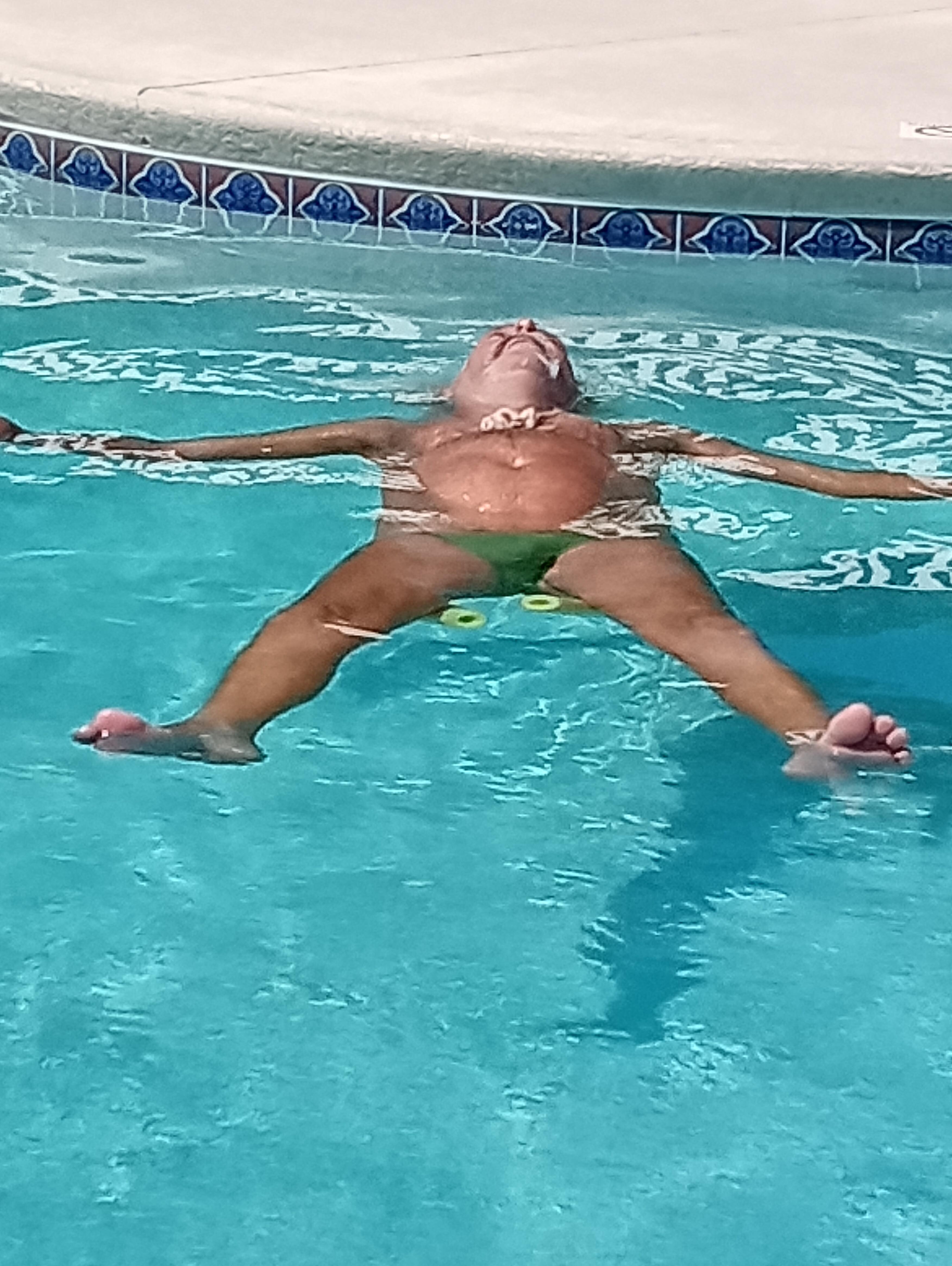 The pool was spotless clean and we lounge around it a lot the temperature was perfect