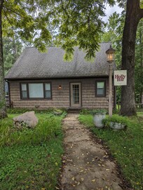 Two story Guest House "Holly Hill" where we stayed