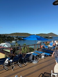 La piscina arriba tiene una maravillosa vista.