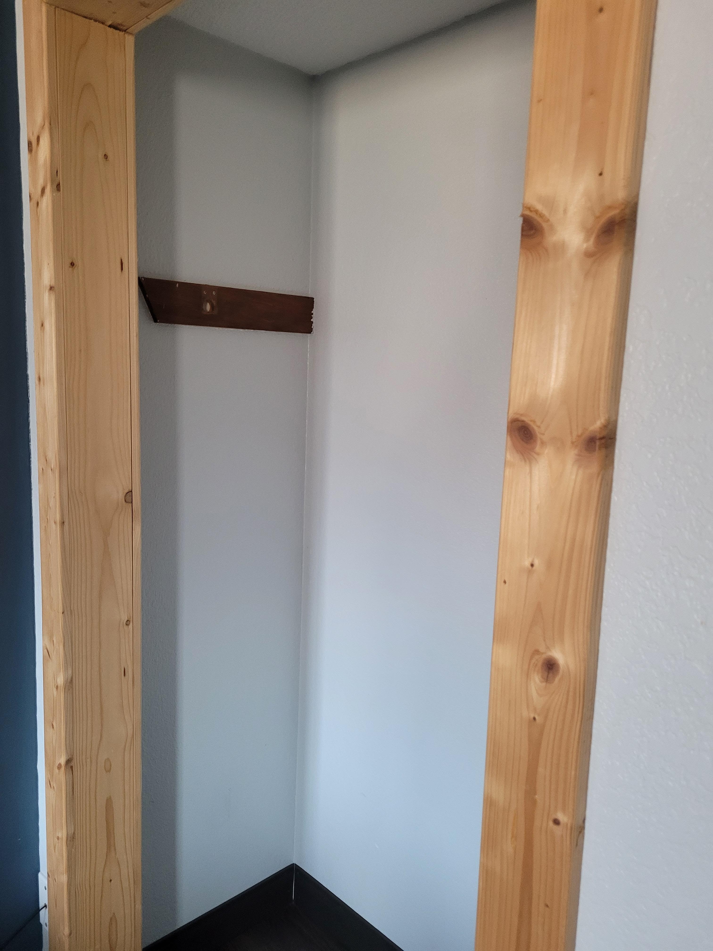 No bar for hanging clothes 