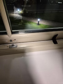 Bedroom window no catch and sticky tape. Replacement room the same but no tape