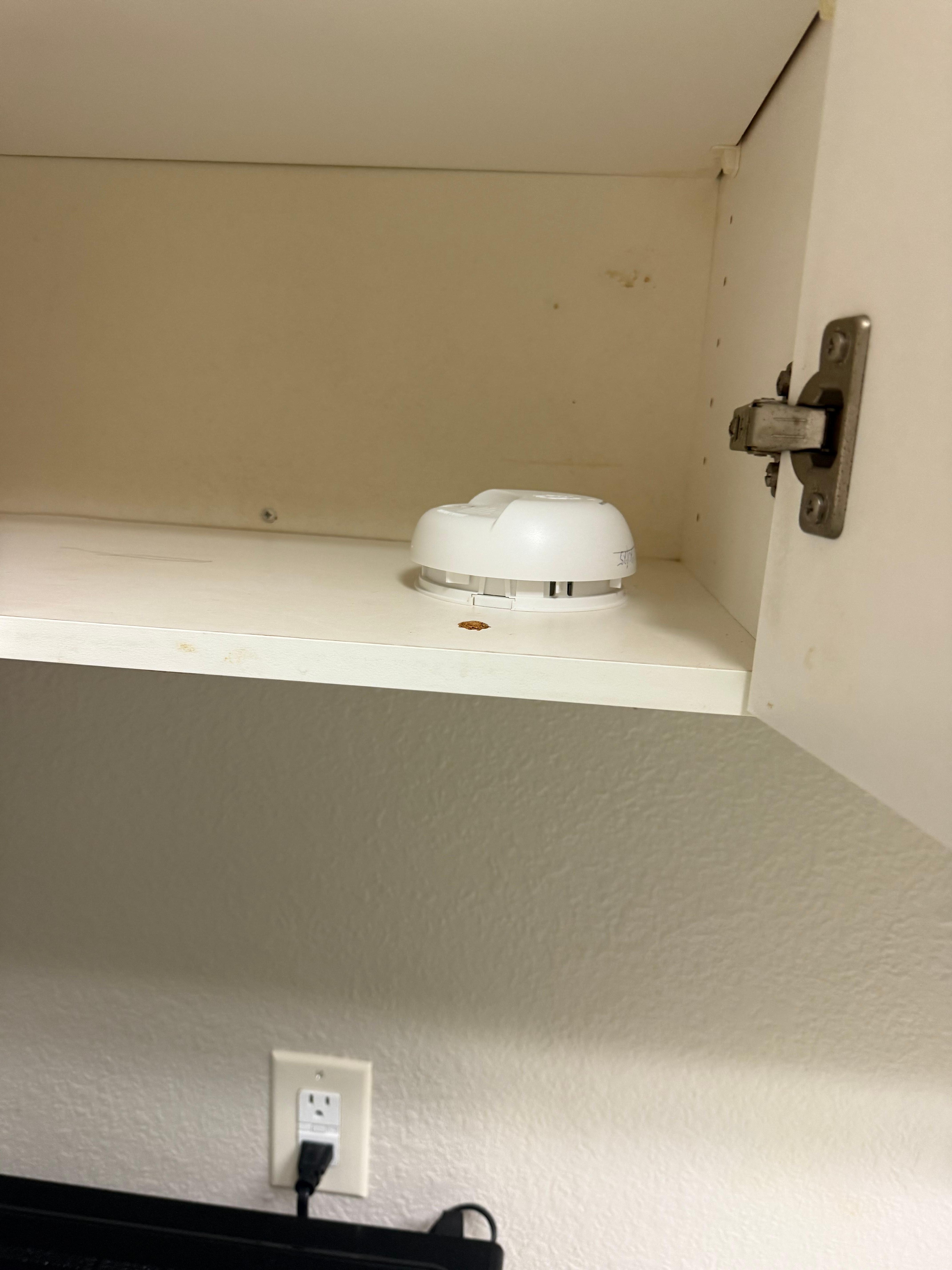 Smoke detector in the cabinet